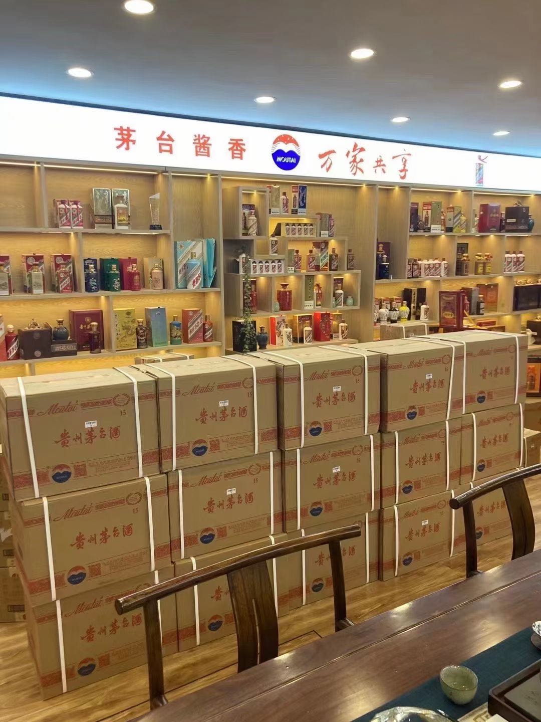 峨边临沂郯城15年茅台酒礼盒回收多少钱哪里回收(附近上门回收茅台酒）?